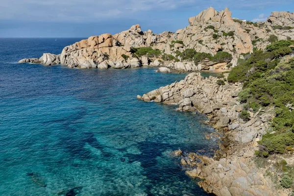頑丈な岩の海岸 テスタ半島 サンタ テレサ ガルーラ サルデーニャ島 イタリア ヨーロッパ — ストック写真