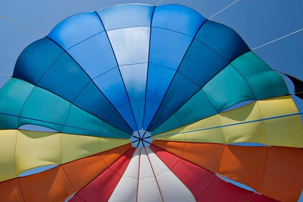 Blick Auf Den Fallschirm Aus Nächster Nähe — Stockfoto