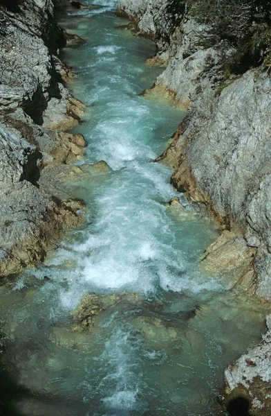 Kleiner Gebirgsbach Fließt Durch Eine Felsschlucht Tirol Österreich — Stockfoto