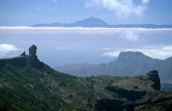 Roque Nublo Gran Canaria Con Vetta Del Teide Teneriffa Sullo — Foto Stock