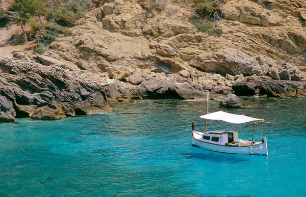 欧洲马略卡岛海岸的小汽艇 — 图库照片