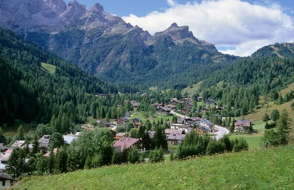 Pueblo Montaña Valle Zoldo Las Montañas Dolomitas Italia Europa —  Fotos de Stock