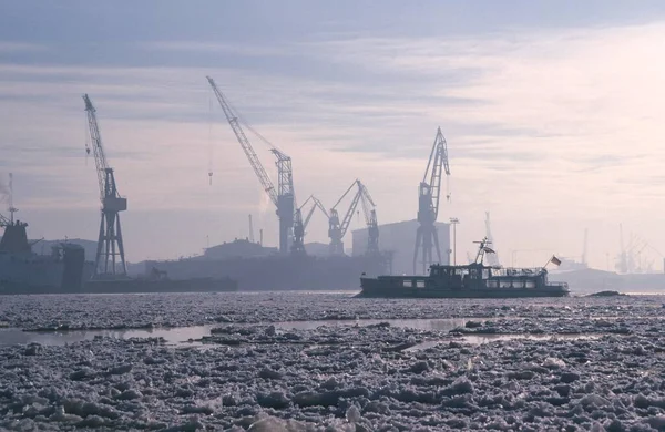 Eis Treibt Auf Der Elbe Hamburger Hafen — Stockfoto