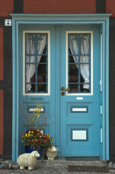 Kolorowe Drzwi Wejściowe Typowym Domu Wustrow Fischland Niemcy — Zdjęcie stockowe