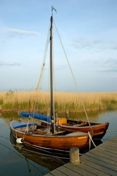 Две Классические Деревянные Парусные Лодки Гавани Альтагена Недалеко Германии — стоковое фото