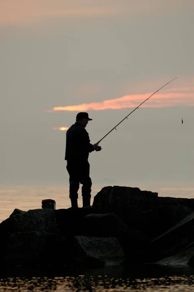 Único Pescador Costa Mar Báltico Entardecer Alemanha — Fotografia de Stock