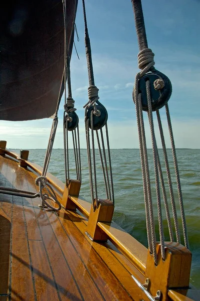 Ταξίδι Ένα Παραδοσιακό Αλιευτικό Σκάφος Που Ονομάζεται Zeesboot Στο Bodden — Φωτογραφία Αρχείου
