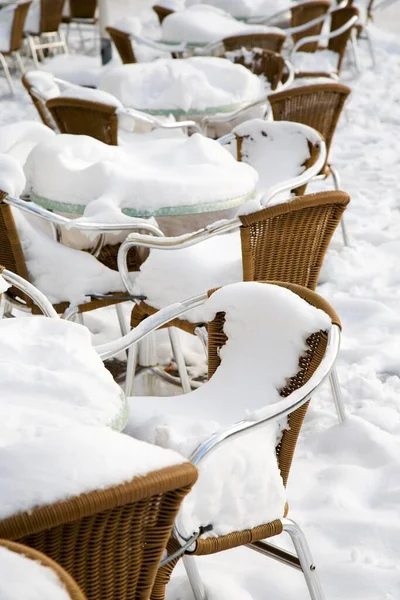 Snow Covered Chairs Street Cafe Winter — Stock Photo, Image