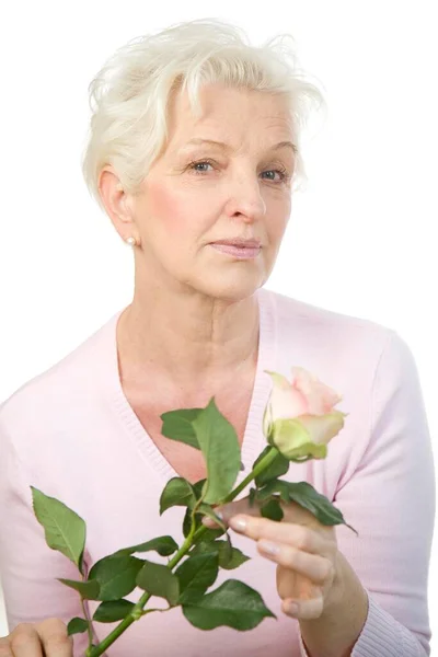 Retrato Una Mujer Con Una Rosa —  Fotos de Stock