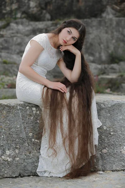 Schválení Obrazu Reverie Dante Gabriela Rossettiho Mladá Žena Bílých Šatech — Stock fotografie
