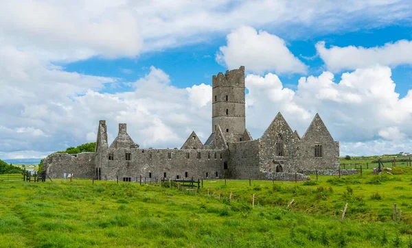 Монастырь Мойне Монастырь Россерк Графство Майо Ирландия Европа — стоковое фото
