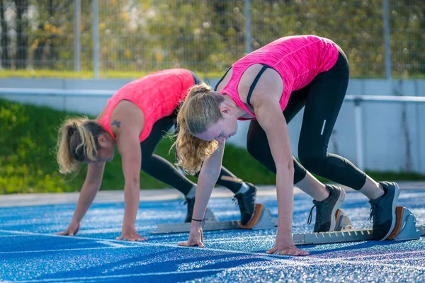 Vrouwen Atletiek Sprint Start — Stockfoto