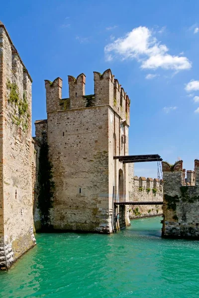 Castello Scaligero Scaliger Castle Gardasjön Sirmione Provinsen Brescia Lombardiet Italien — Stockfoto
