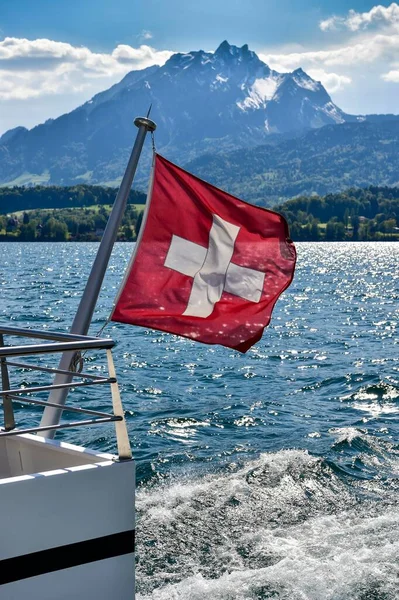 Schweizisk Flagga Vid Räcke Över Mount Pilatus Lucerne Schweiz Europa — Stockfoto