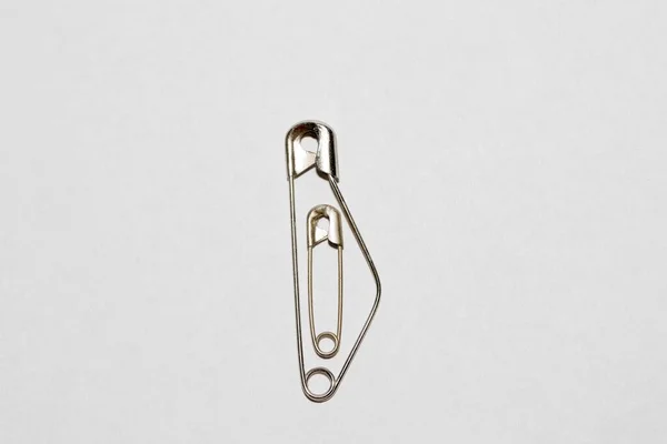 Small Safety Pin Large Safety Pin Symbol Image Safe Pregnancy — Fotografia de Stock