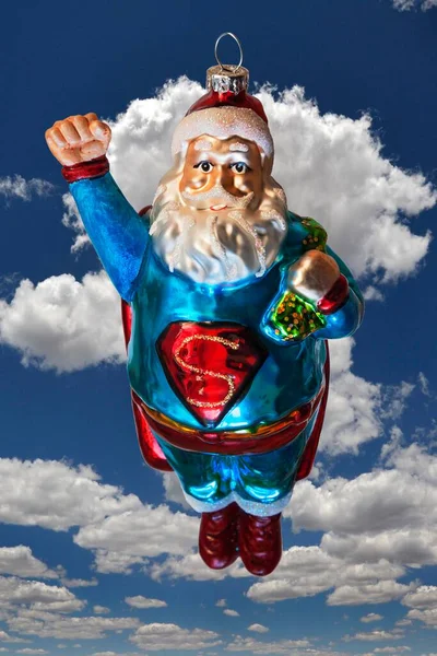 Papai Noel Como Superman Bugiganga Natal — Fotografia de Stock