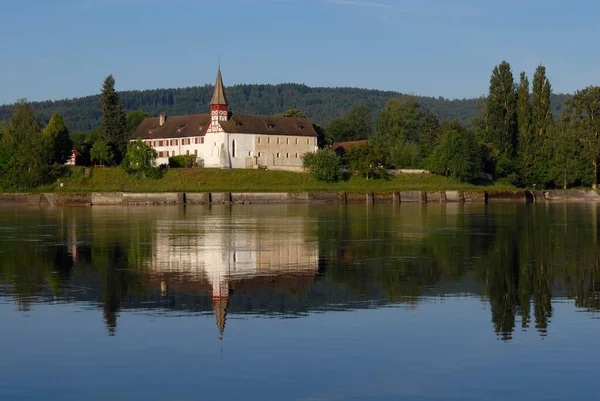 Εκκλησία Στο Wagenhausen Στον Ποταμό Ρήνο Ελβετία — Φωτογραφία Αρχείου