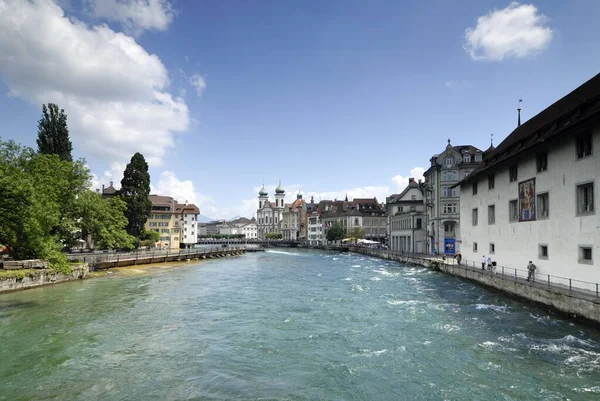 Lucerne Reuss Nehri Arkada Bir Kilise Sviçre Avrupa — Stok fotoğraf