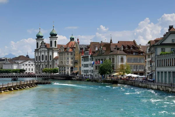 Lucerna Rzeka Reuss Kościół Tle Szwajcaria Europa — Zdjęcie stockowe