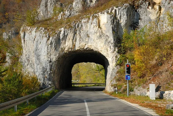 Túnel Através Uma Rocha Vale Danúbio Baden Wuerttemberg Alemanha Europa — Fotografia de Stock
