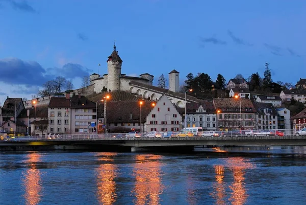 シャフハウゼン 夕暮れ時の旧市街とムノー城 スイス ヨーロッパ — ストック写真