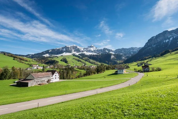 Appenzellerland Kar Kaplı Appenzell Alpleri Nin Önünde Yeşil Çayırlar Appenzell — Stok fotoğraf