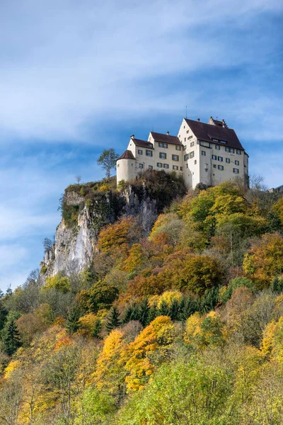 シュロス ヴェレンワグ城 Schross Werenwag Castle ドイツ バーデン ヴュルテンベルク州のドナウ川上流の岩肌に築かれた城 — ストック写真
