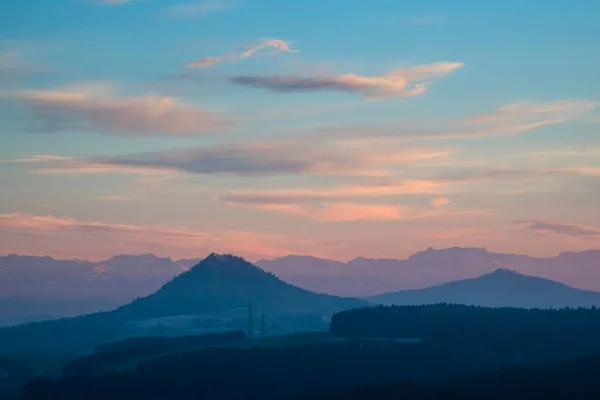 Hegau Landskap Med Hohenhewen Mountain Och Hohenstoffeln Mountain Med Schweiziska — Stockfoto