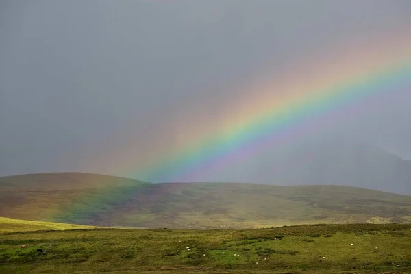 Rainbow West Highlands Staffin Isle Skye Scotland Velká Británie Evropa — Stock fotografie