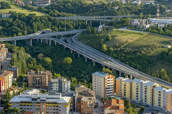Uitzicht Vanaf Castello Monforte Appartementenblokken Afslag Autosnelweg Campobasso Molise Italië — Stockfoto