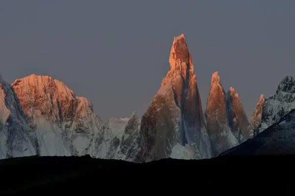 Zasněžený Masiv Cerro Torre Při Východu Slunce Národní Park Los — Stock fotografie