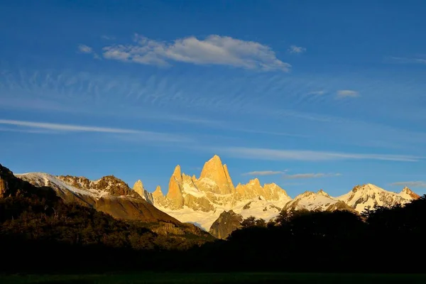 Chaîne Montagnes Avec Cerro Fitz Roy Dans Lumière Matin Parc — Photo