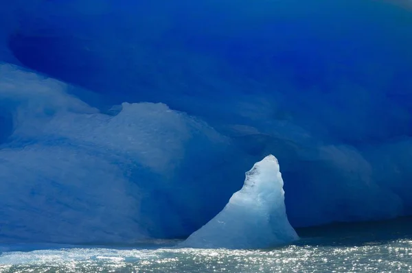Fissured Iceberg Lake Argentino Detail Parque Nacional Los Glaciares Calafate — Stock Photo, Image