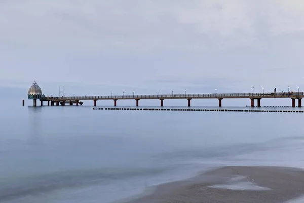 Seebrücke Mit Tauchgondel Langzeitbelichtung Zingst Fischland Darß Zingst Nationalpark Vorpommern — Stockfoto