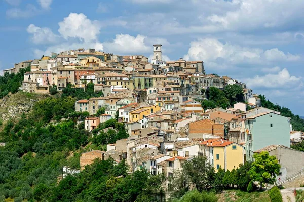 언덕에 마을의 이탈리아의 몰리세 — 스톡 사진