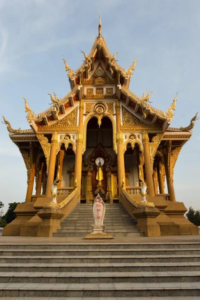 Arbustos Floridos Frente Nove Andares Stupa Phra Mahathat Kaen Kakhon — Fotografia de Stock