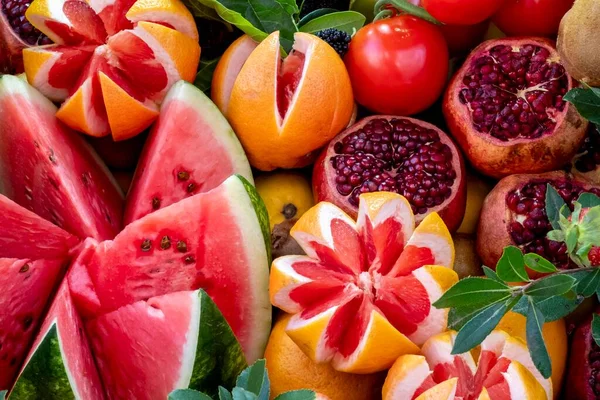 Frisches Obst Auf Bank Serviert — Stockfoto