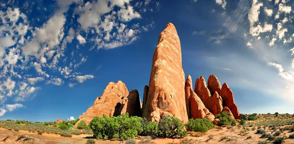 Sand Dune Arch Erosão Arenito Vermelho Formada Coluna Pedra Arches — Fotografia de Stock