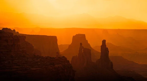 Silhouette Felsen Morgenlicht Hinter Den Sal Mountains Canyonlands National Park — Stockfoto