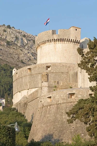 Форт Минчета Хорватским Национальным Флагом Городская Стена Старый Город Дубровник — стоковое фото
