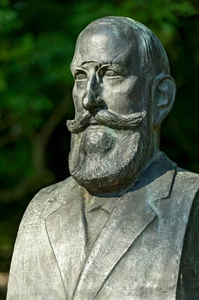 메이드 박사를 명예의 기념물 Oskar Bircher Benner Bronze Bust Spa — 스톡 사진