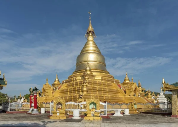 Estupa Dourada Kuthodaw Pagoda Mandalay Myanmar Ásia — Fotografia de Stock
