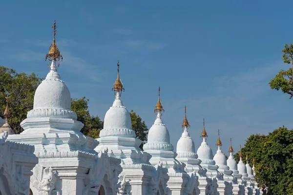 Tupas Cueva Kyauk Blanco Pagoda Kuthodaw Mandalay Myanmar Asia —  Fotos de Stock