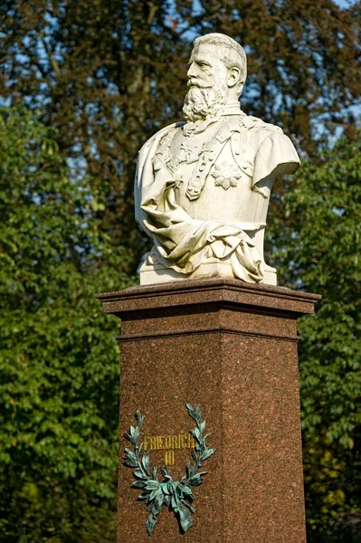 Busto Mármol Memorial Rey Emperador Federico Iii Jardín Spa Bad —  Fotos de Stock