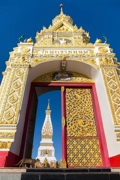 Geschmücktes Eingangstor Zum Chedi Des Wat Phra Phanom Tempelanlage Amphoe — Stockfoto