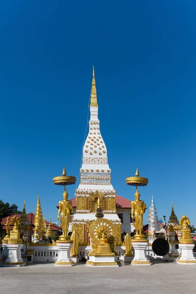Chedi Des Wat Mahathat Tempels Mit Lebensrad Und Goldenen Buddhafiguren — Stockfoto