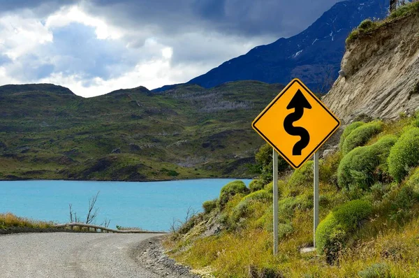 Vägmärken Uppmärksamhet Kurvor Vid Lago Pehoe Torres Del Paine National — Stockfoto