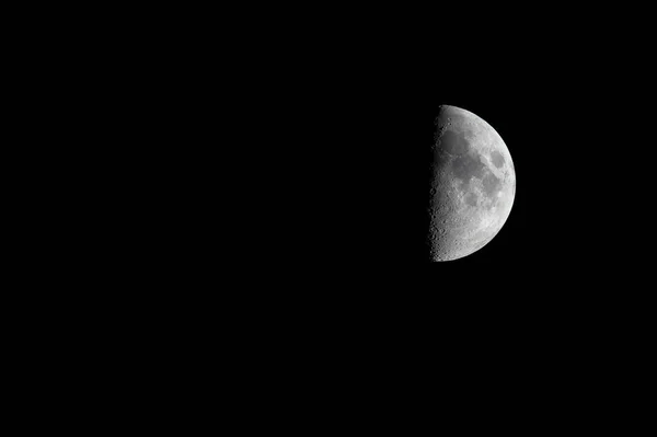 Lua Ondulante Crescente Vista Hemisfério Europeu Estugarda Baden Wrttemberg Alemanha — Fotografia de Stock