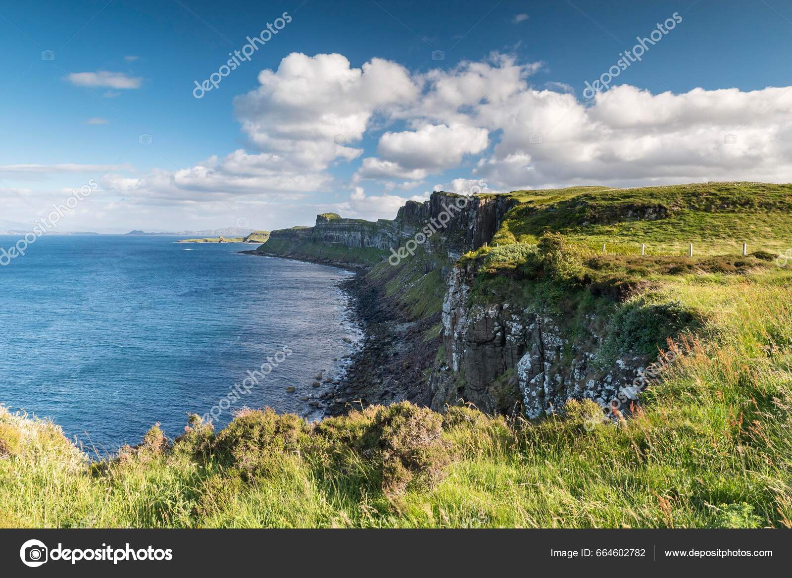Побережье Точки Зрения Рок Kilt Скай Внутренние Гебриды Шотландия.