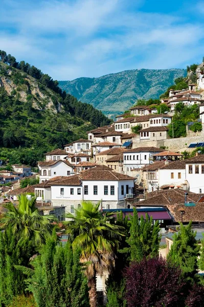 Casas Otomanas Construídas Nas Colinas Patrimônio Mundial Unesco Berat Albânia — Fotografia de Stock